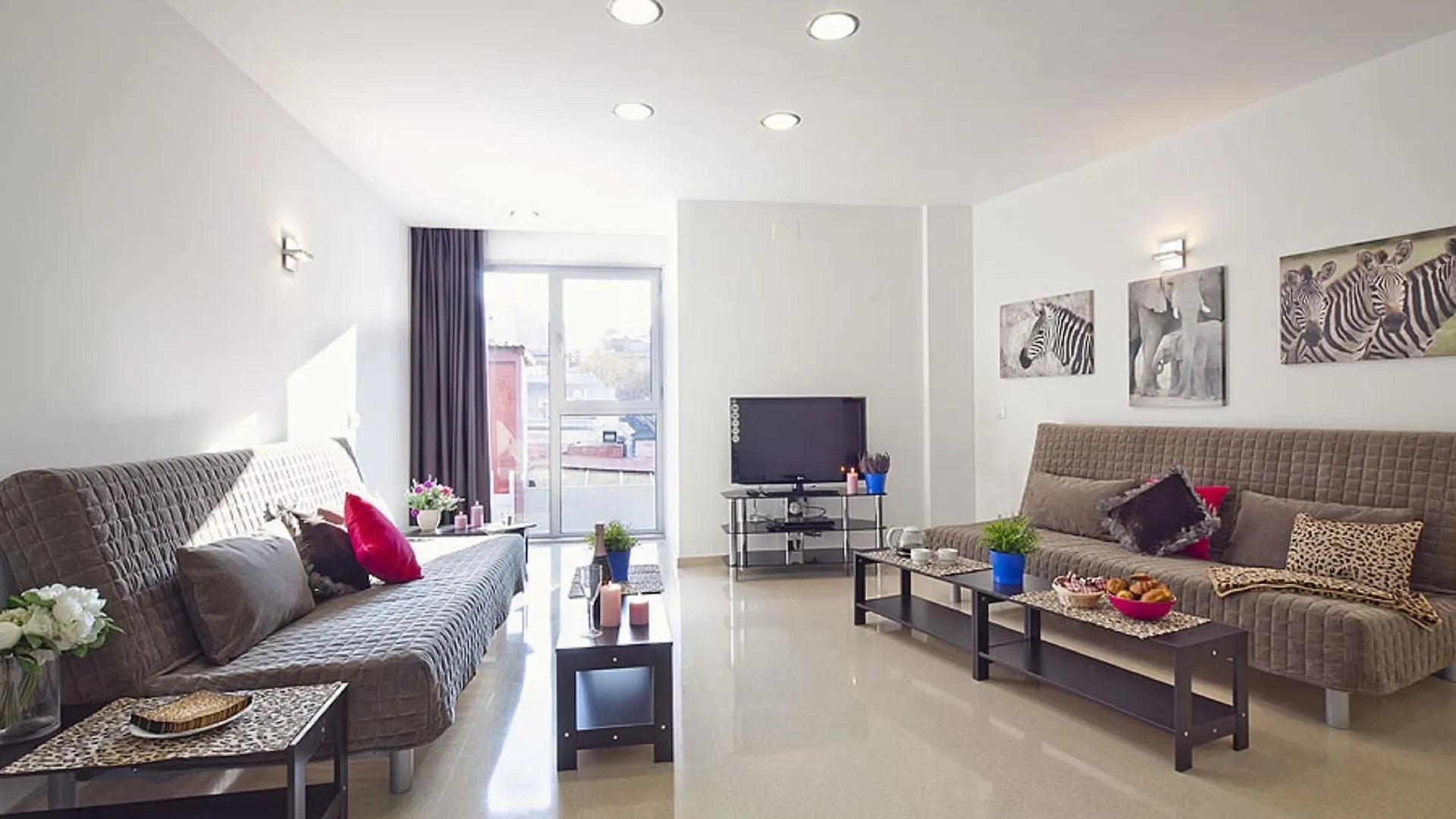Charmsuites Nou Rambla apartamentos Barcelona España